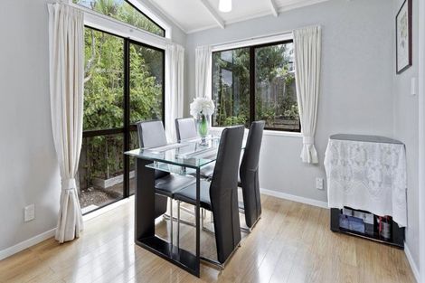 Photo of property in 30 Mannering Place, Hillcrest, Auckland, 0627