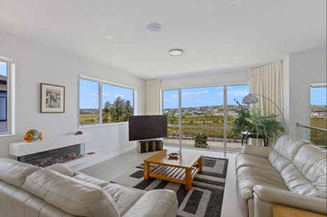 Photo of property in 138 Arran Point Parade, Orewa, 0931
