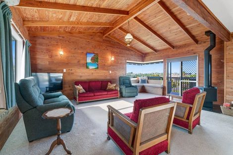 Photo of property in 1 Hinemoa Place, Snells Beach, 0920