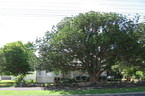Photo of property in 56 Stanley Point Road, Stanley Point, Auckland, 0624