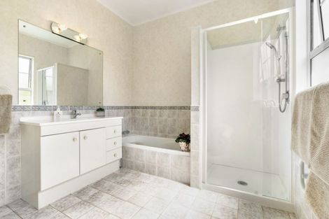 Photo of property in 8 Calman Place, Chatswood, Auckland, 0626