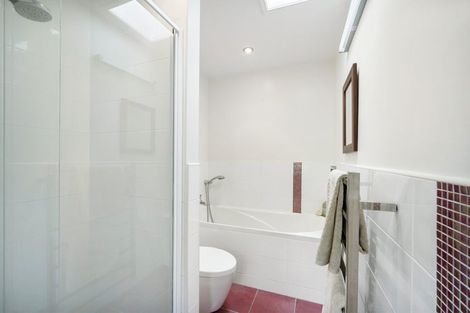 Photo of property in 11 Lawson Place, Mount Victoria, Wellington, 6011