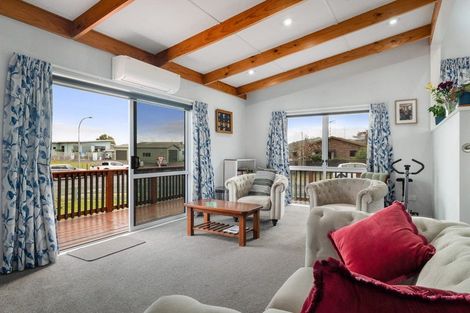 Photo of property in 1 Ohinemuri Place, Paeroa, 3600