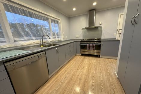 Photo of property in 141 Gossamer Drive, Pakuranga Heights, Auckland, 2010