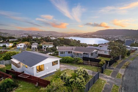 Photo of property in 7 Humphreys Grove, Titahi Bay, Porirua, 5022