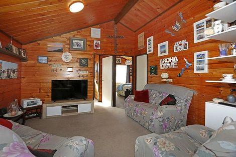 Photo of property in 16 Pohutukawa Drive, Opunake, 4616