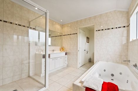 Photo of property in 15 Bermuda Place, One Tree Point, 0118