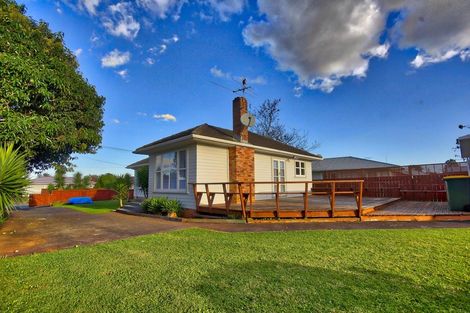 Photo of property in 1 Surrey Street, Manurewa, Auckland, 2102