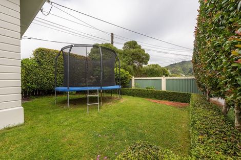 Photo of property in 17 Izard Road, Khandallah, Wellington, 6035
