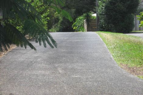 Photo of property in 1/307 Wairau Road, Totara Vale, Auckland, 0627