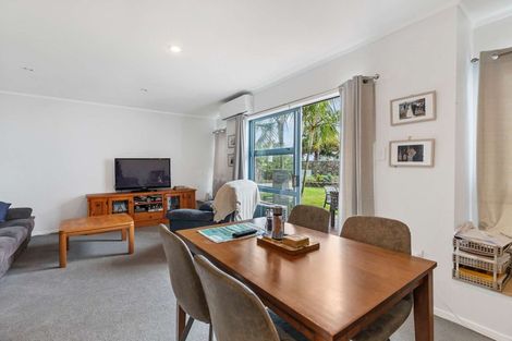 Photo of property in 2 Blumhardt Place, Avondale, Auckland, 1026