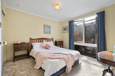 Photo of property in 14 Westmere Place, Takaro, Palmerston North, 4412