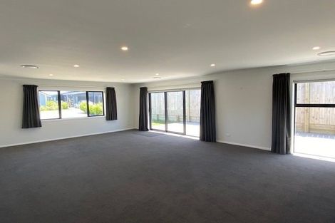 Photo of property in 5 Rotorua Grove, Aotea, Porirua, 5024