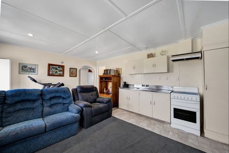 Photo of property in 5 Meredith Street, Patea, 4520