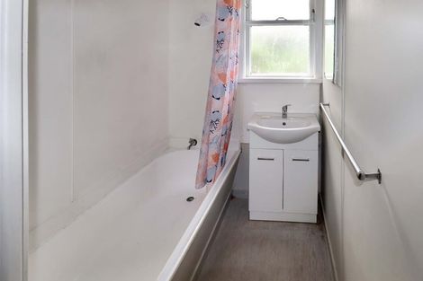 Photo of property in 16 Komata Grove, Waitangirua, Porirua, 5024