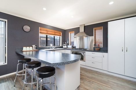 Photo of property in 23 Geneva Terrace, Kelvin Grove, Palmerston North, 4414