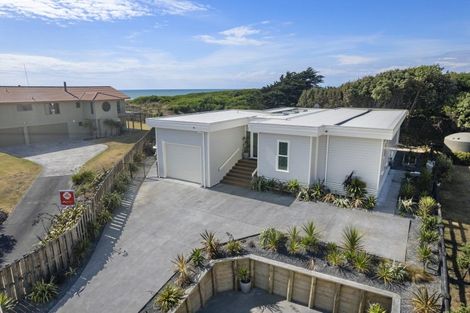 Photo of property in 10 Mariri Place, Waitarere Beach, Levin, 5510