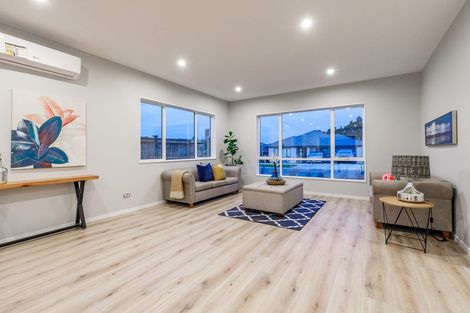 Photo of property in 10 Tarras Road, Kumeu, 0810