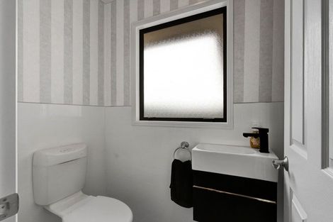 Photo of property in 1d Silvan Place, Bell Block, New Plymouth, 4312