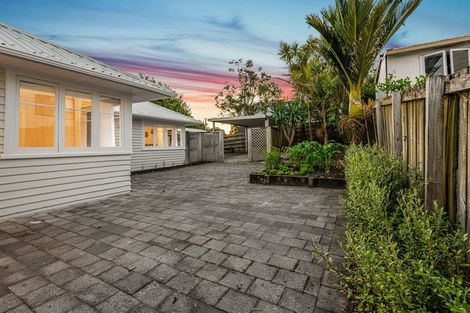 Photo of property in 243a Glengarry Road, Glen Eden, Auckland, 0602