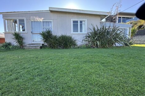 Photo of property in 9 Pitcairn Street, Oakura, 4314