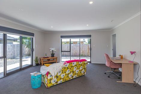Photo of property in 30 Queenwood Road, Levin, 5510