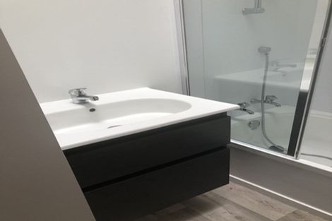 Photo of property in 6/106 West Coast Road, Glen Eden, Auckland, 0602