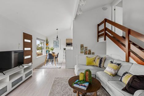 Photo of property in 2/30a Glenvar Road, Torbay, Auckland, 0630