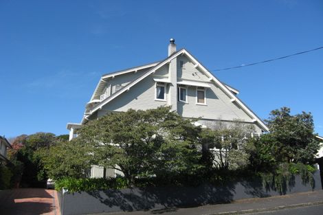 Photo of property in 33 Cameron Street, New Plymouth, 4310