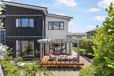Photo of property in 97 Medallion Drive, Oteha, Auckland, 0632