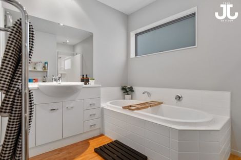 Photo of property in 49 Amberley Crescent, Bethlehem, Tauranga, 3110