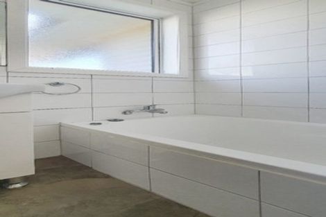 Photo of property in 28 Middlemore Crescent, Papatoetoe, Auckland, 2025