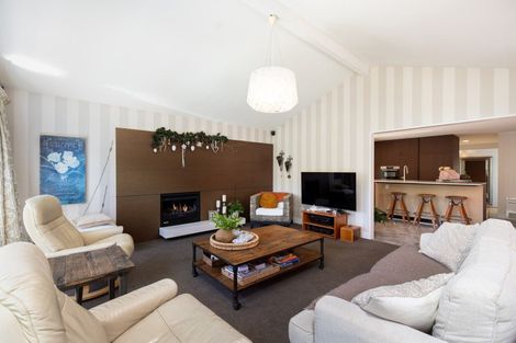 Photo of property in 353 Hardy Street, Nelson, 7010