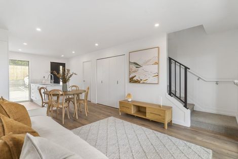 Photo of property in 4/35 Garadice Road, Rothesay Bay, Auckland, 0630