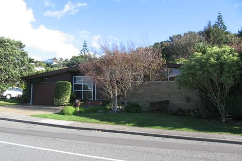 Photo of property in 73 Churton Drive, Churton Park, Wellington, 6037