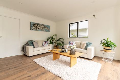 Photo of property in 1/4 Marama Street, Castor Bay, Auckland, 0620