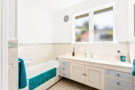 Photo of property in 14 Takapu Street, Henderson, Auckland, 0612