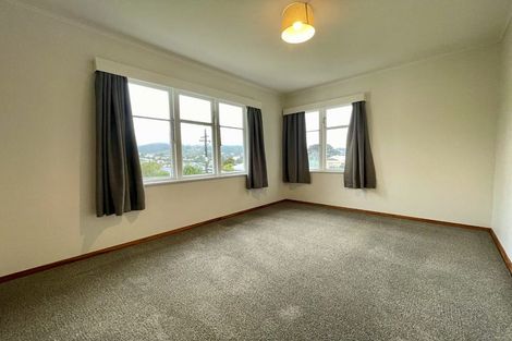 Photo of property in 69 Taylor Terrace, Tawa, Wellington, 5028