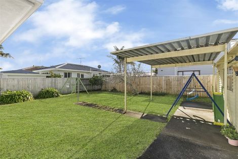 Photo of property in 25 Glennandrew Drive, Half Moon Bay, Auckland, 2012