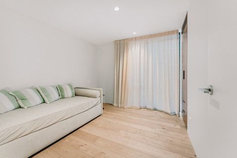 Photo of property in 124 Marine Parade, Mount Maunganui, 3116