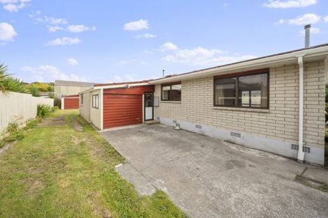 Photo of property in 16 Hinau Street, Inglewood, 4330