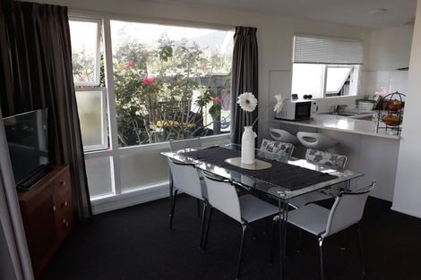 Photo of property in 2/206 Lake Road, Northcote, Auckland, 0627