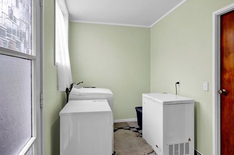 Photo of property in 6 Kamahi Place, Inglewood, 4330