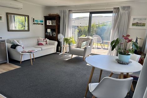 Photo of property in 15 Applemoors Way, Riverhead, 0820