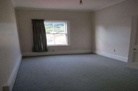 Photo of property in 12 Edge Hill, Mount Victoria, Wellington, 6011