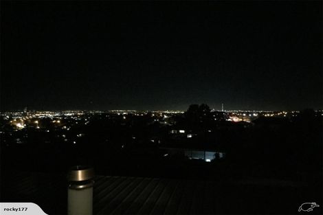 Photo of property in 627a Glenfield Road, Totara Vale, Auckland, 0629