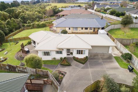 Photo of property in 63 Pacific Drive, Fitzherbert, Palmerston North, 4410