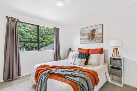 Photo of property in 72a Newlands Road, Newlands, Wellington, 6037