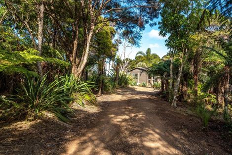 Photo of property in 50 Carsons Road, Waiheke Island, 1971
