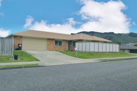Photo of property in 16 Percy Kinsman Crescent, Riverstone Terraces, Upper Hutt, 5018